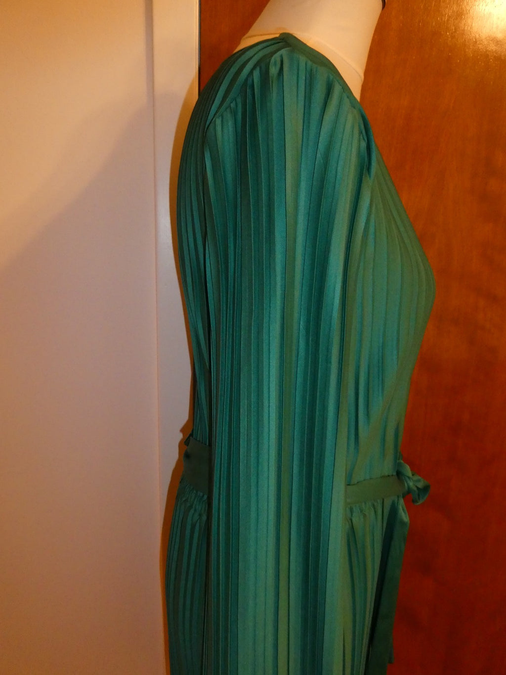 Olivia & Mckaylie Women Green Pleated Dress Long Sleeve Gold Tone Detail Large