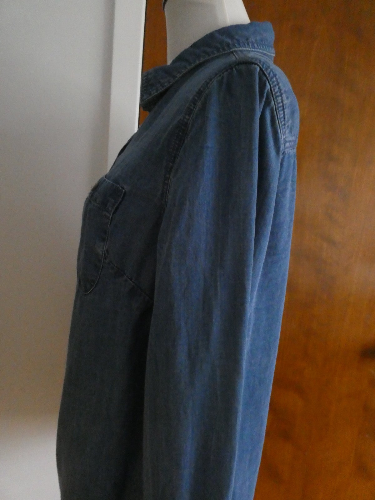 Merona Women’s Tencel Chambray Button Front Shirt Size Large Blue Long Sleeve