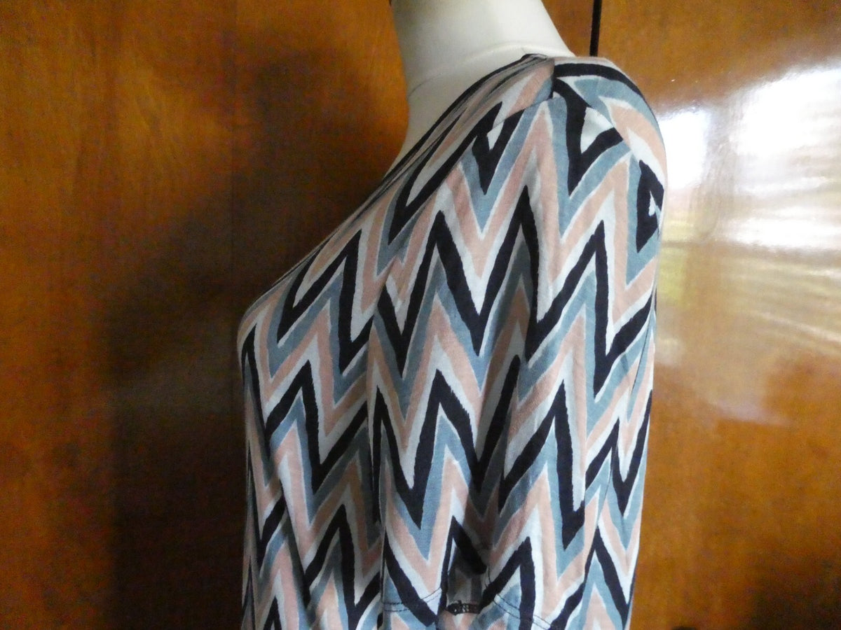Gap women's rayon stylish orange/blue/black detailed top size Large