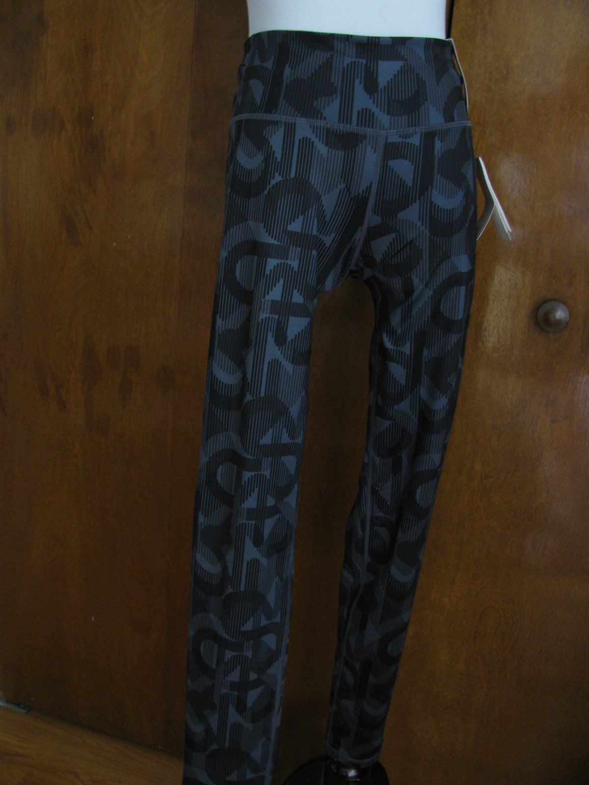 GapFit women's gray logo print regular rise leggings size Large