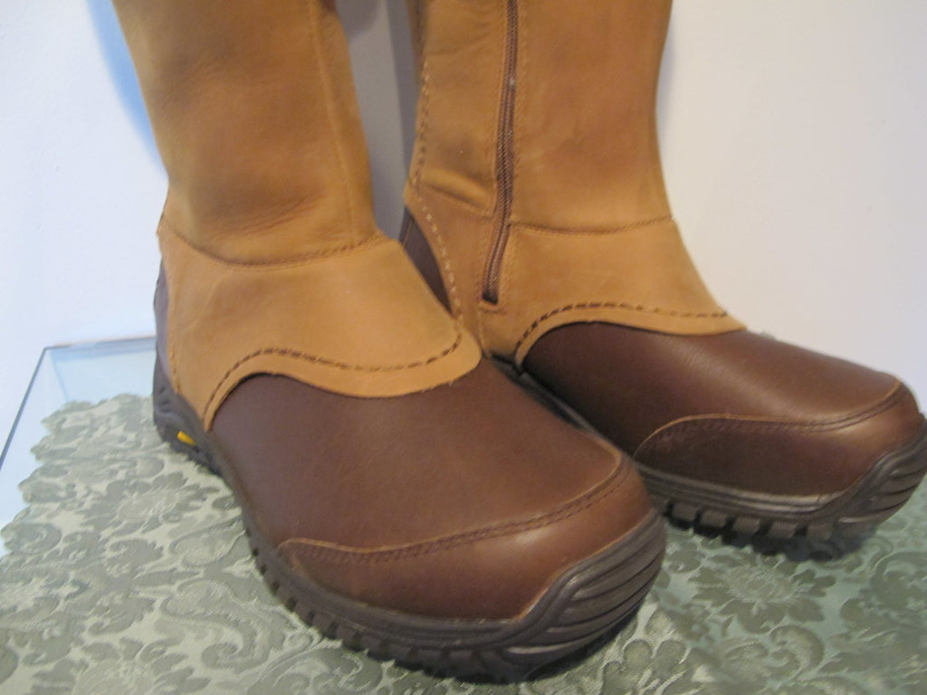 UGG Australia women’s beige brown waterproof New boots (runs small)