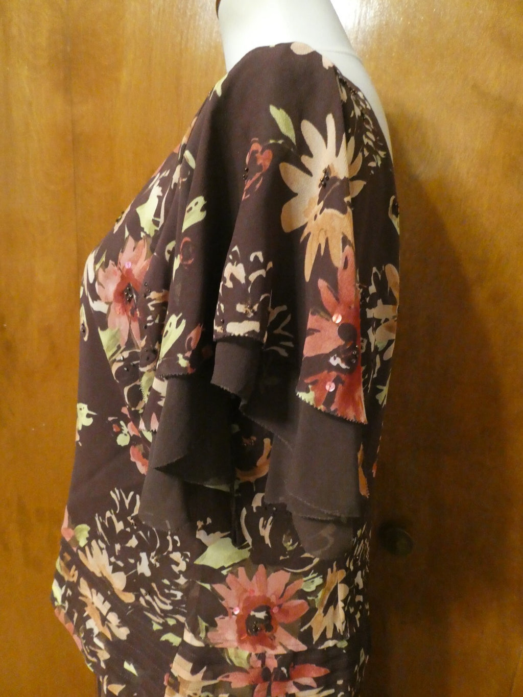 Adrianna Papelle 100% silk sequined with flattering sleeves size 12 evening suit