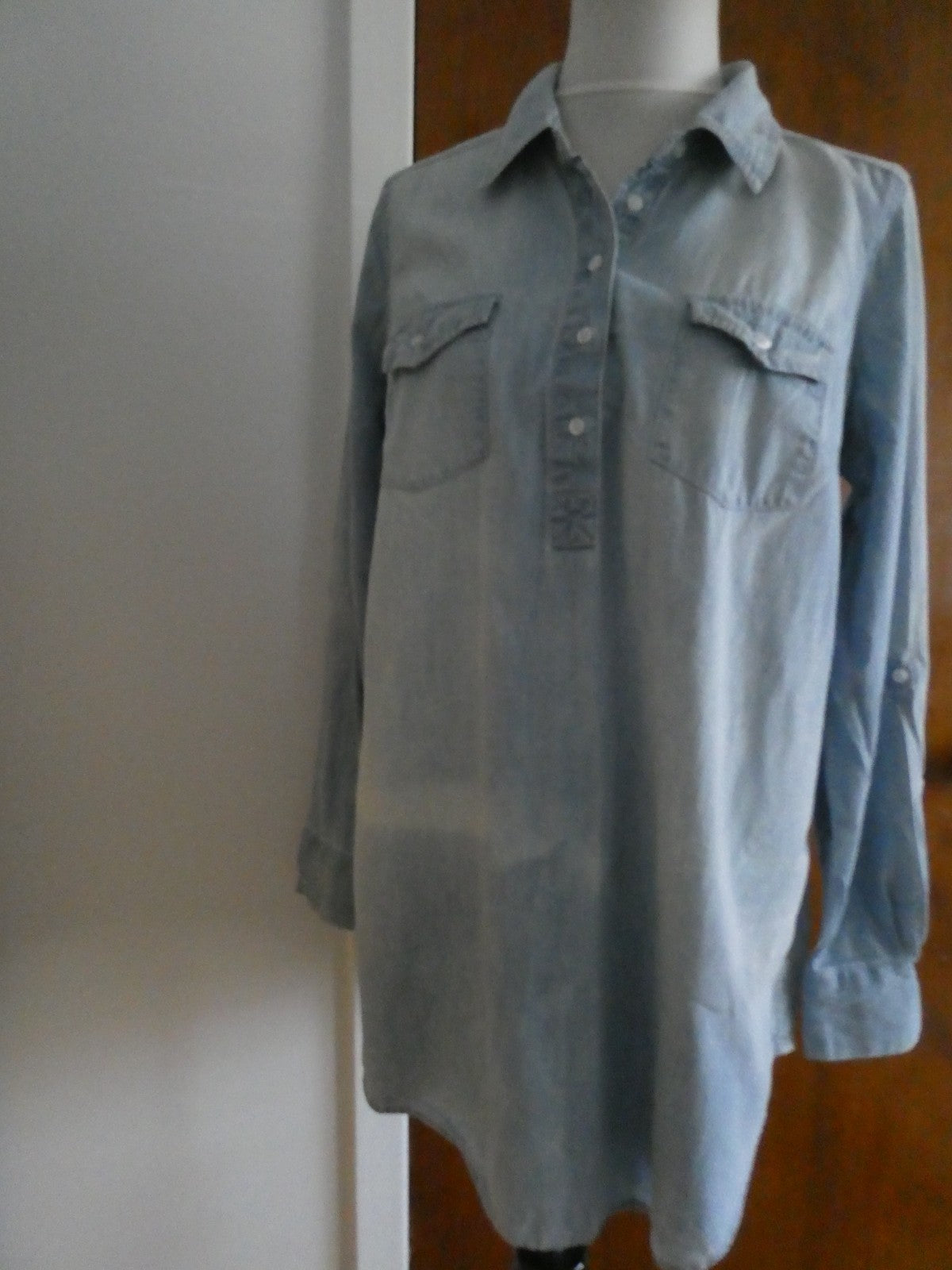 Liz Lange Size Large Maternity Top Blue Chambray Long Sleeve Henley