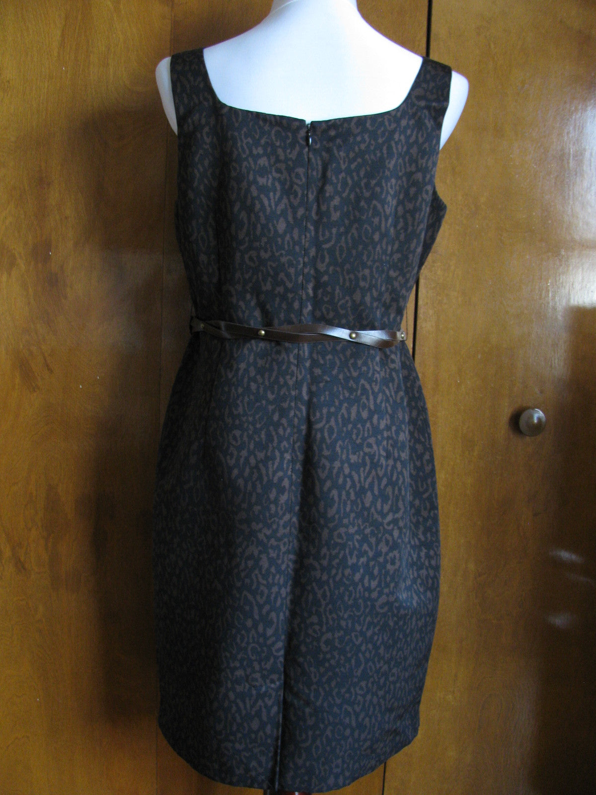 Tahari women's black/dark chocolate fitted lined dress  Size 12  