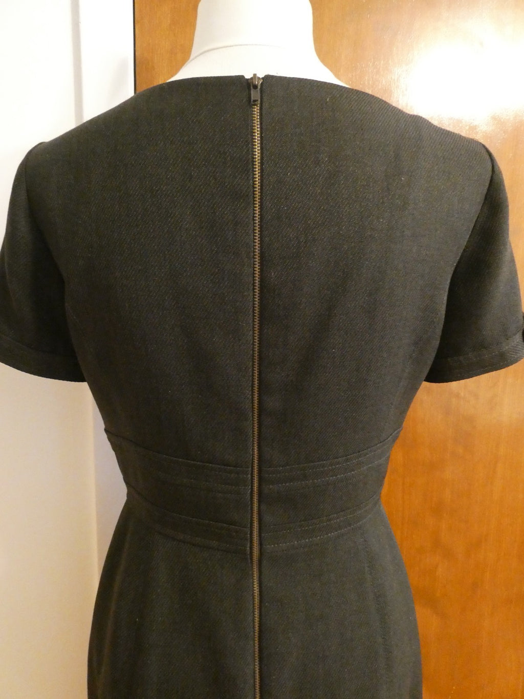 Tahari Arthur S. Levine Women Dark Brown Sheath Dress Lined Slit Back Slit SZ 4