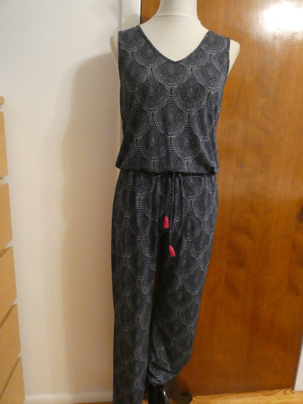 Hatley Women's Sleeveless Jumpsuit S/P Black White Print Tassel Tie Stretch EUC