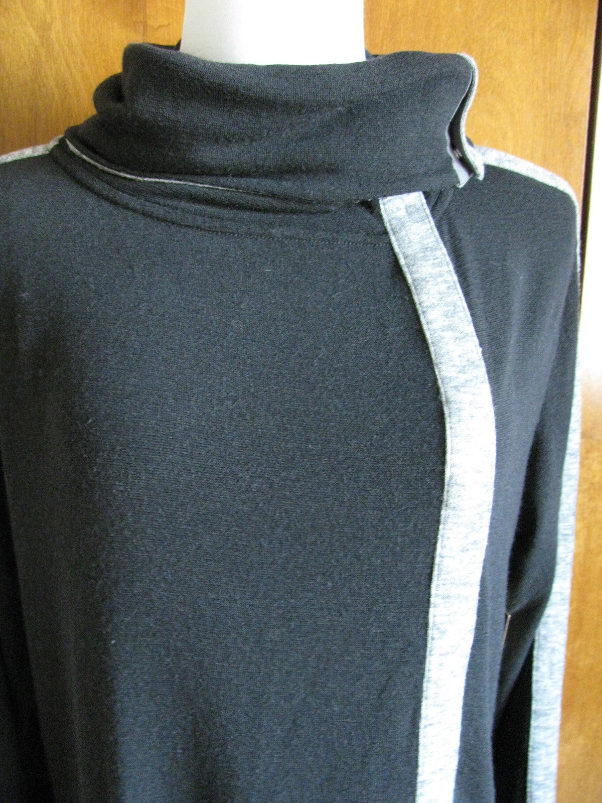 Rachel Roy women’s black gray sweater dress with snaps closures New