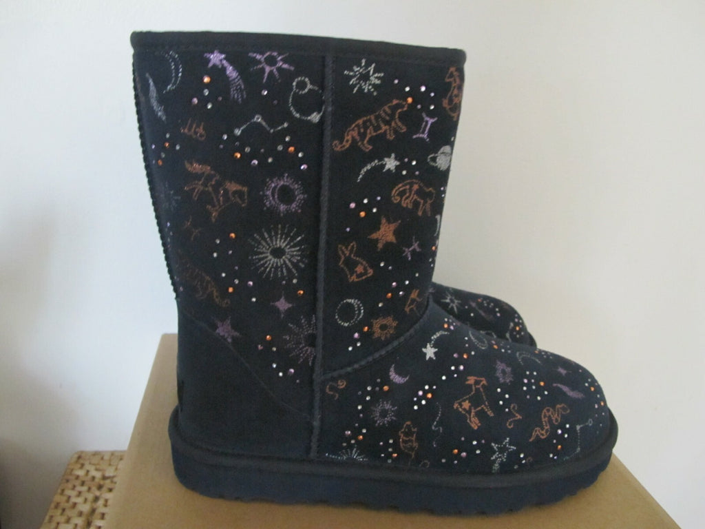 UGG CLASSIC ZODIAC WOMEN SHORT BLUE SUEDE SHEEPSKIN BOOTS SZ 7 AND 8 (Run Small)