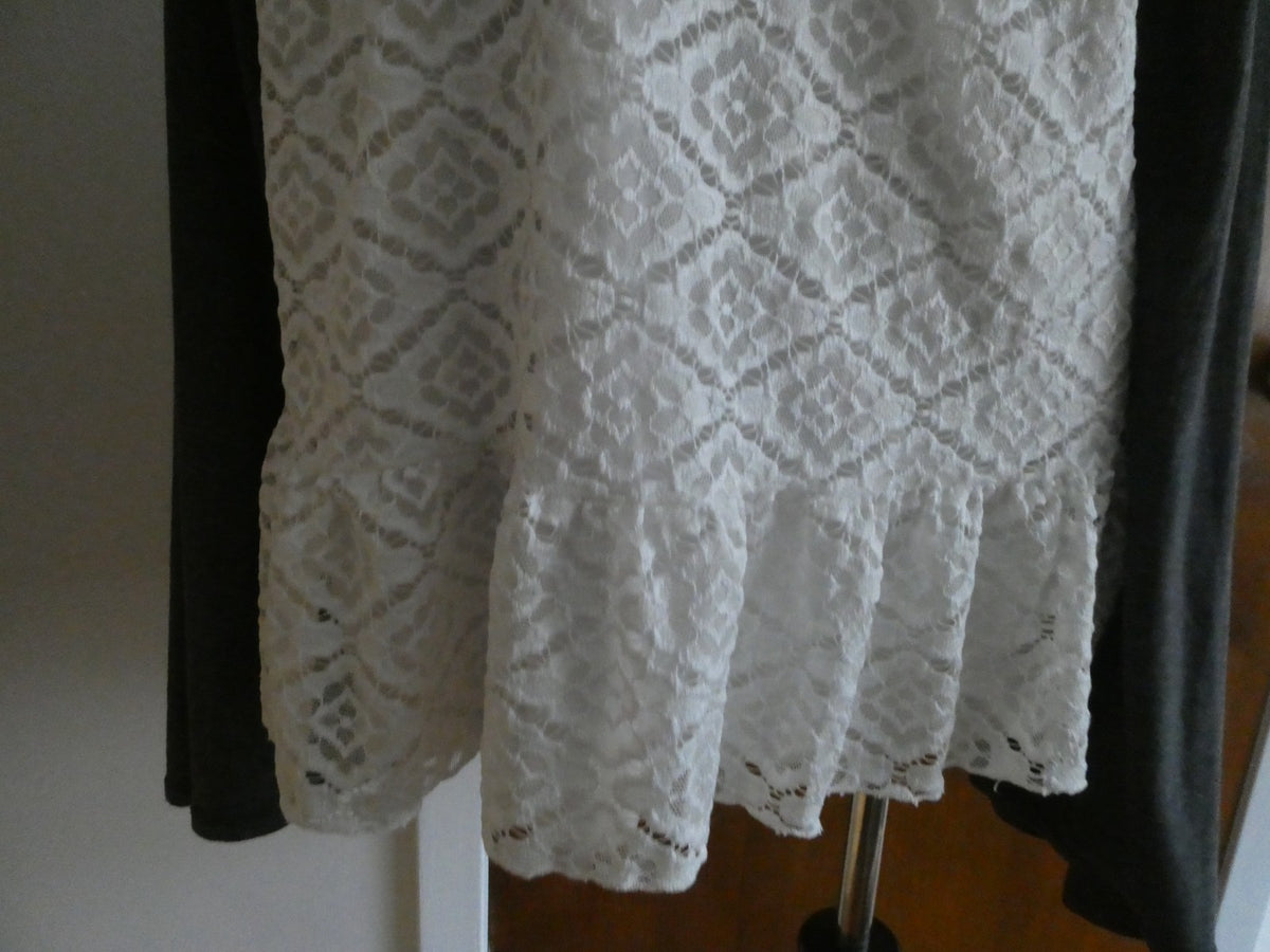 AB STUDIO Women's Gray/White Detailed built in lace overlay shell with ruffle XL