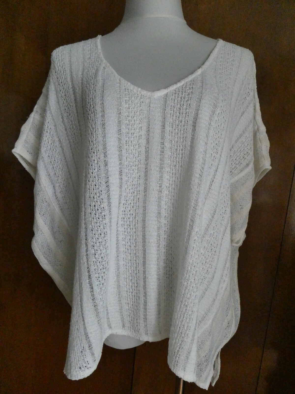 Sanctuary women’s white crochet dolman sleeves top Medium 