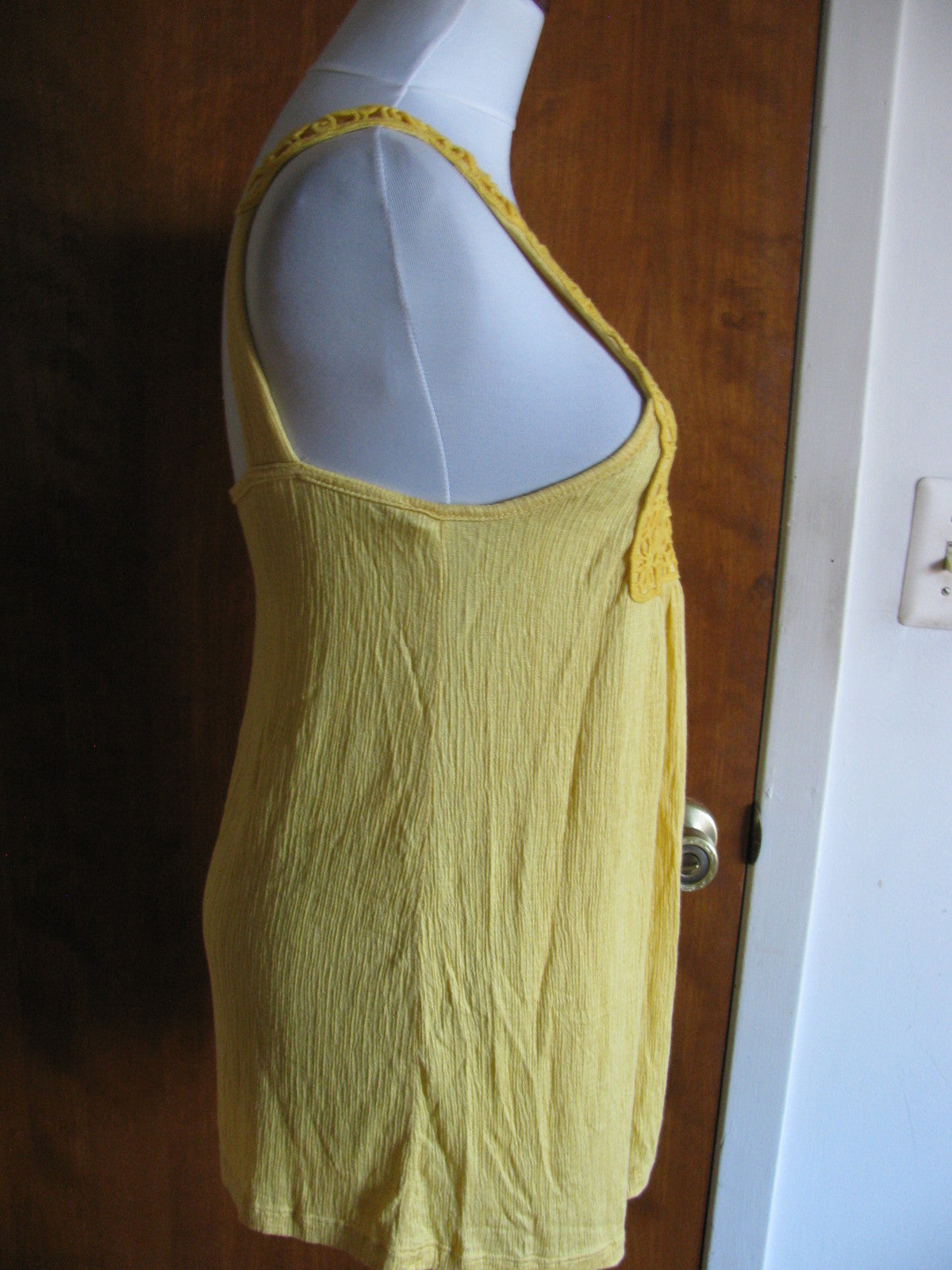Moa Moa women’s yellow rayon top size Large NWT