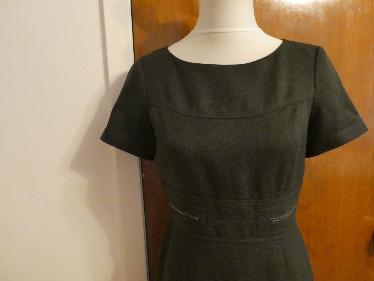 Tahari Arthur S. Levine Women Dark Brown Sheath Dress Lined Slit Back Slit SZ 4