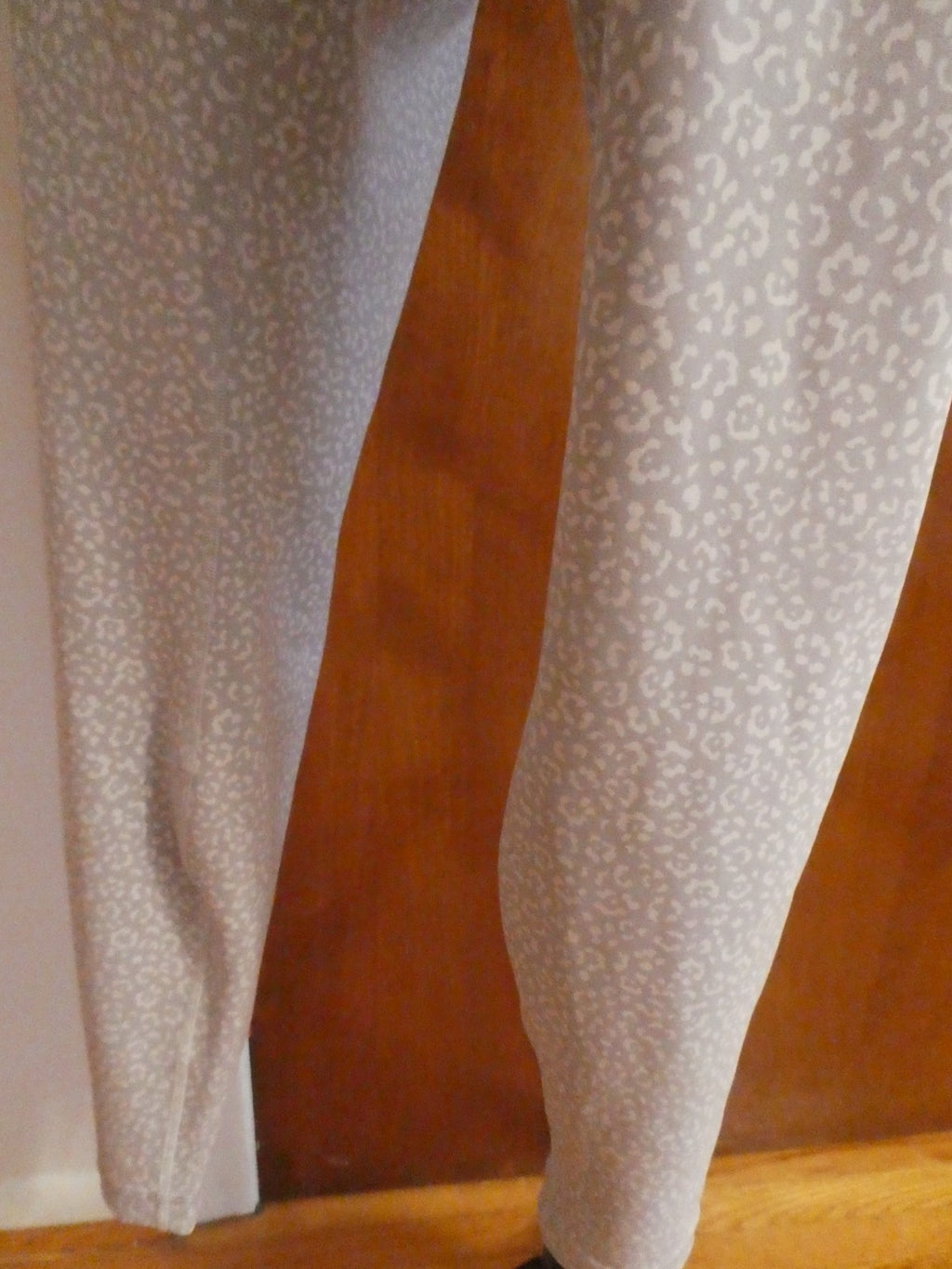 Lululemon Women Wunder Train High-Rise Crop 28" White/Gray Size 14
