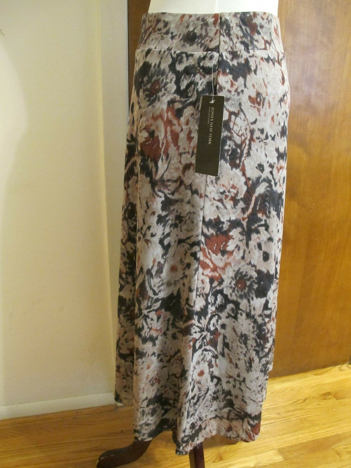 Jones New York Collection women's gray multi color lightweight skirt Medium