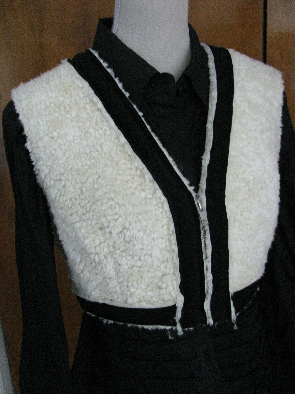 Aiko women's cream/black trimmed isolated vest size medium retail $168 NWT