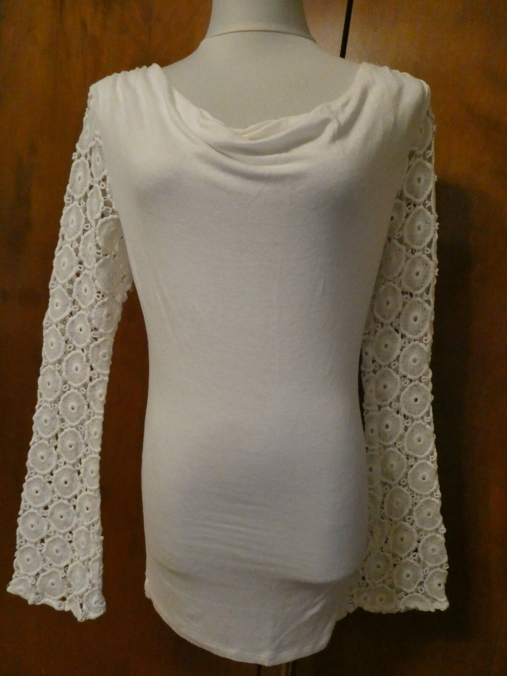 BEBE women’s white cotton crocheted long sleeves top size Small 