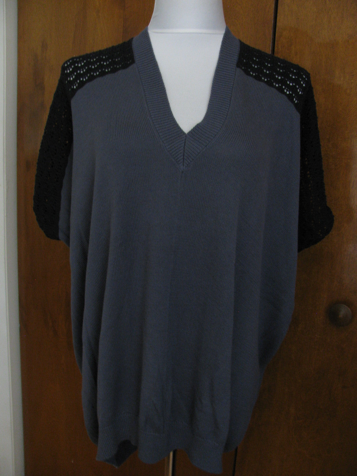 Gap women's gray black knitted gorgeous dolman vest large