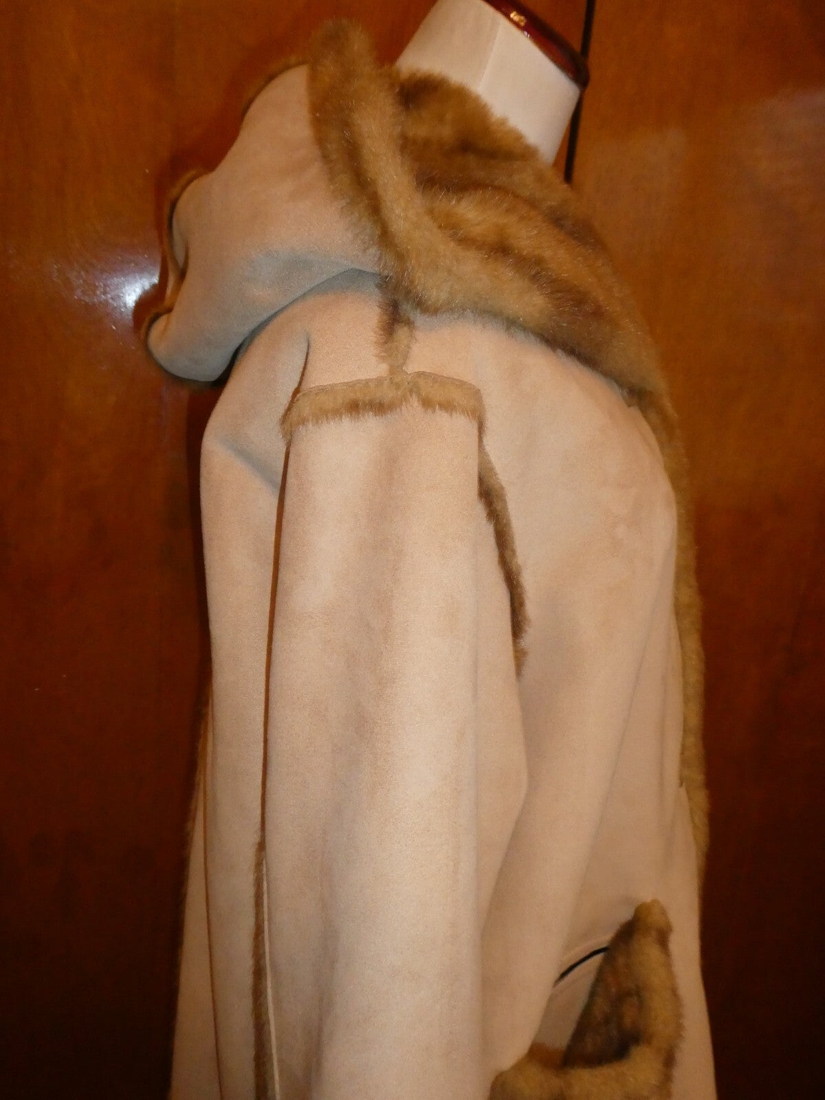 Jones New York Women’s Beige Faux Fur Reversible Hooded Winter Coat Size Large
