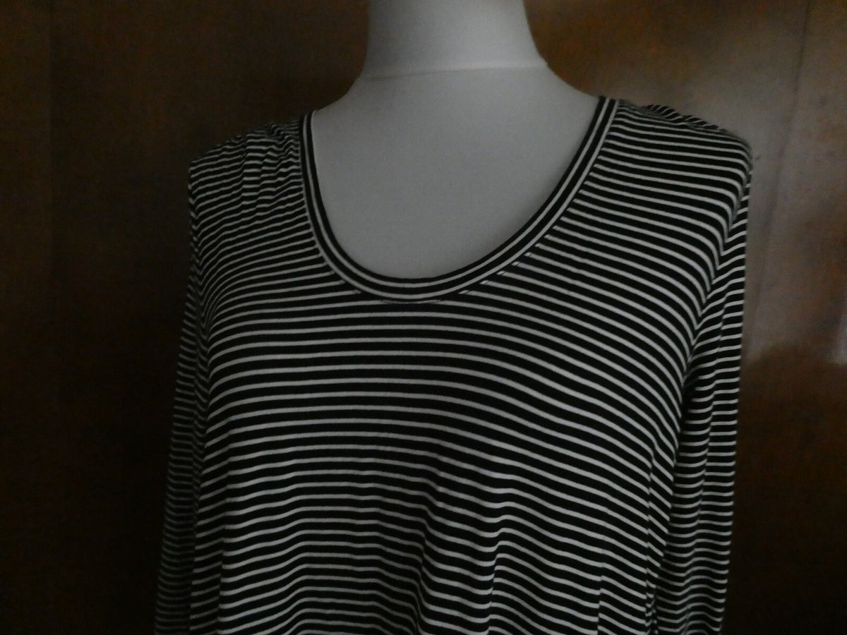 Gap Women's Black/White Stripped Rayon A-Line Long Sleeves Dress Large