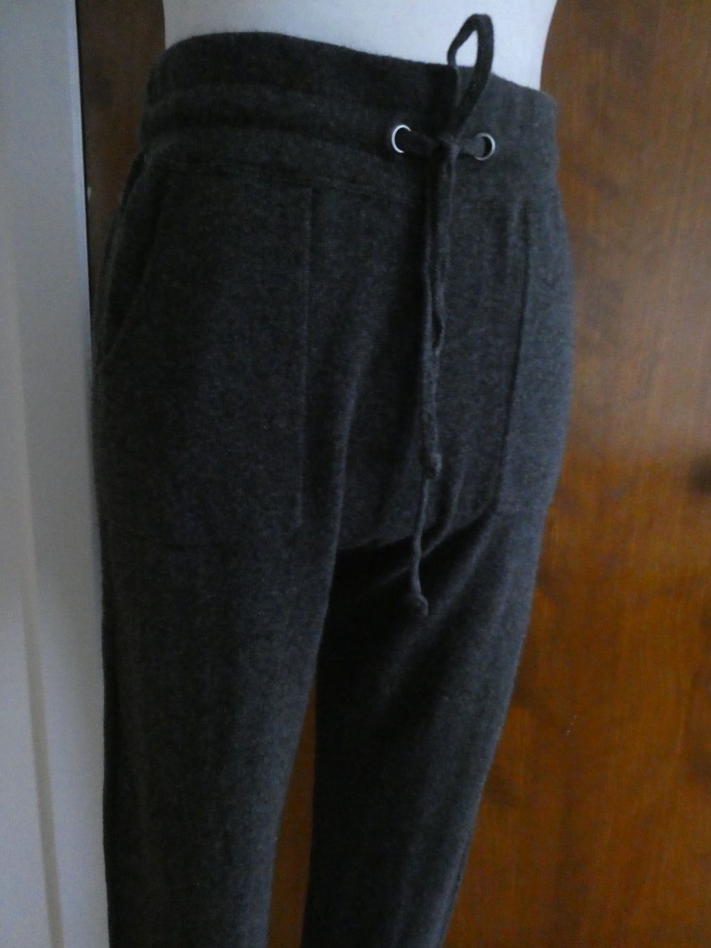 Bloomingdale's 100% Cashmere Jogger Pants Dark Gray Small NWT Drawstring $218