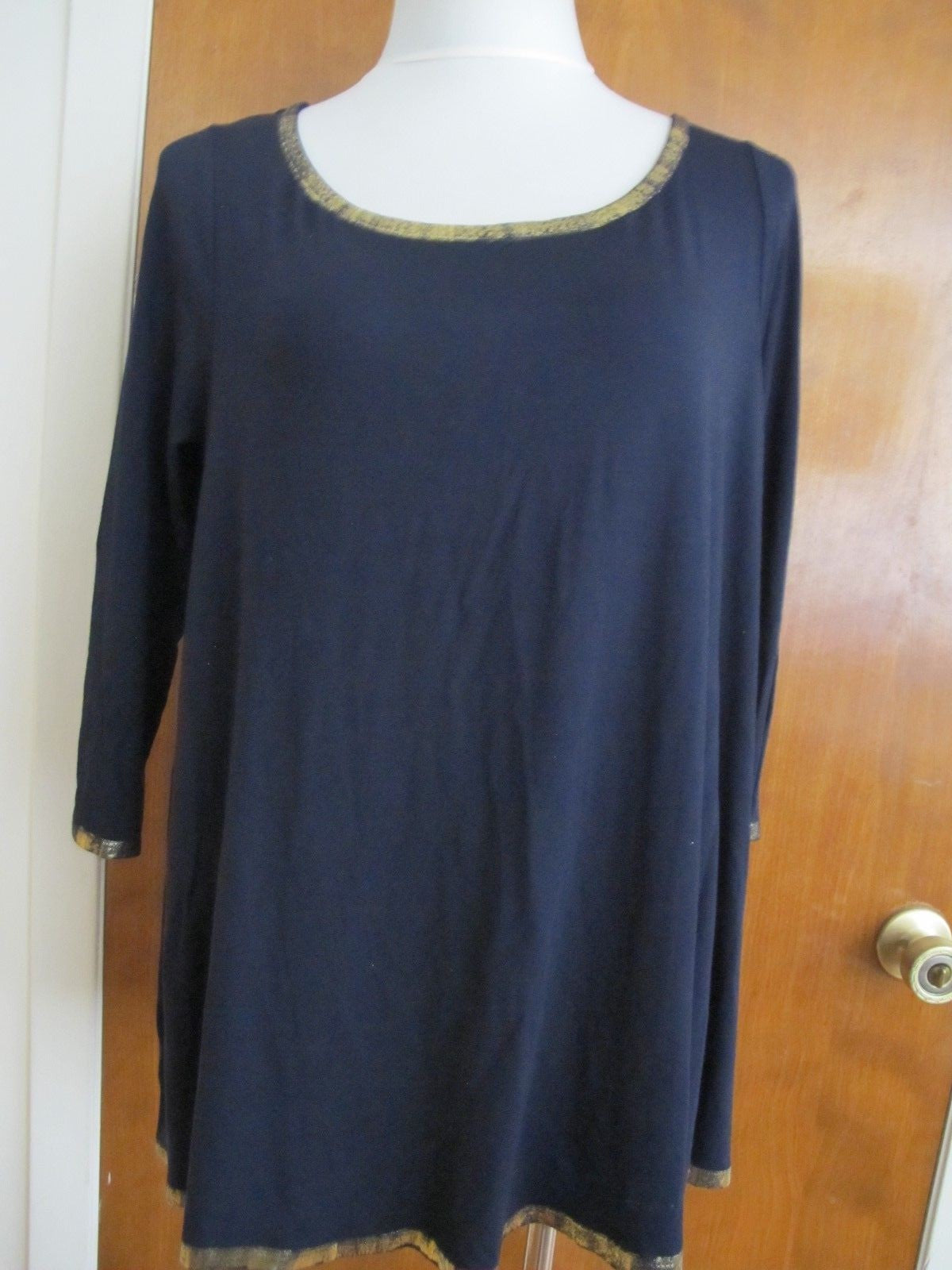 Tahari women's navy decorated A-line long sleeves top size medium new