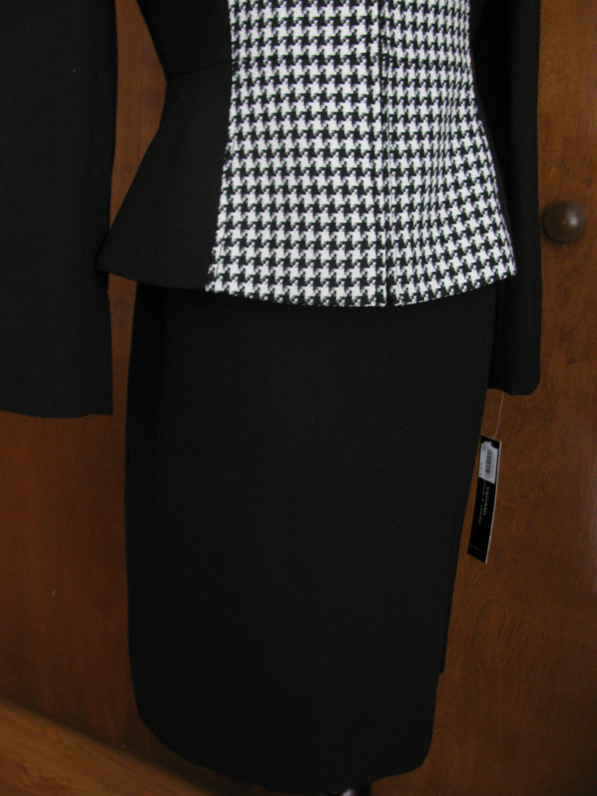 Tahari Asl women's Two Piece Peplum Skirt Suit Black white New