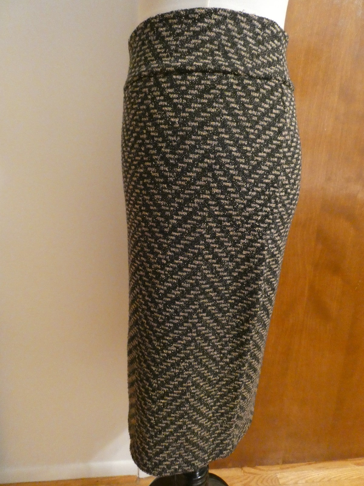 New York & Company woven pattern pencil classic and polished skirt Medium