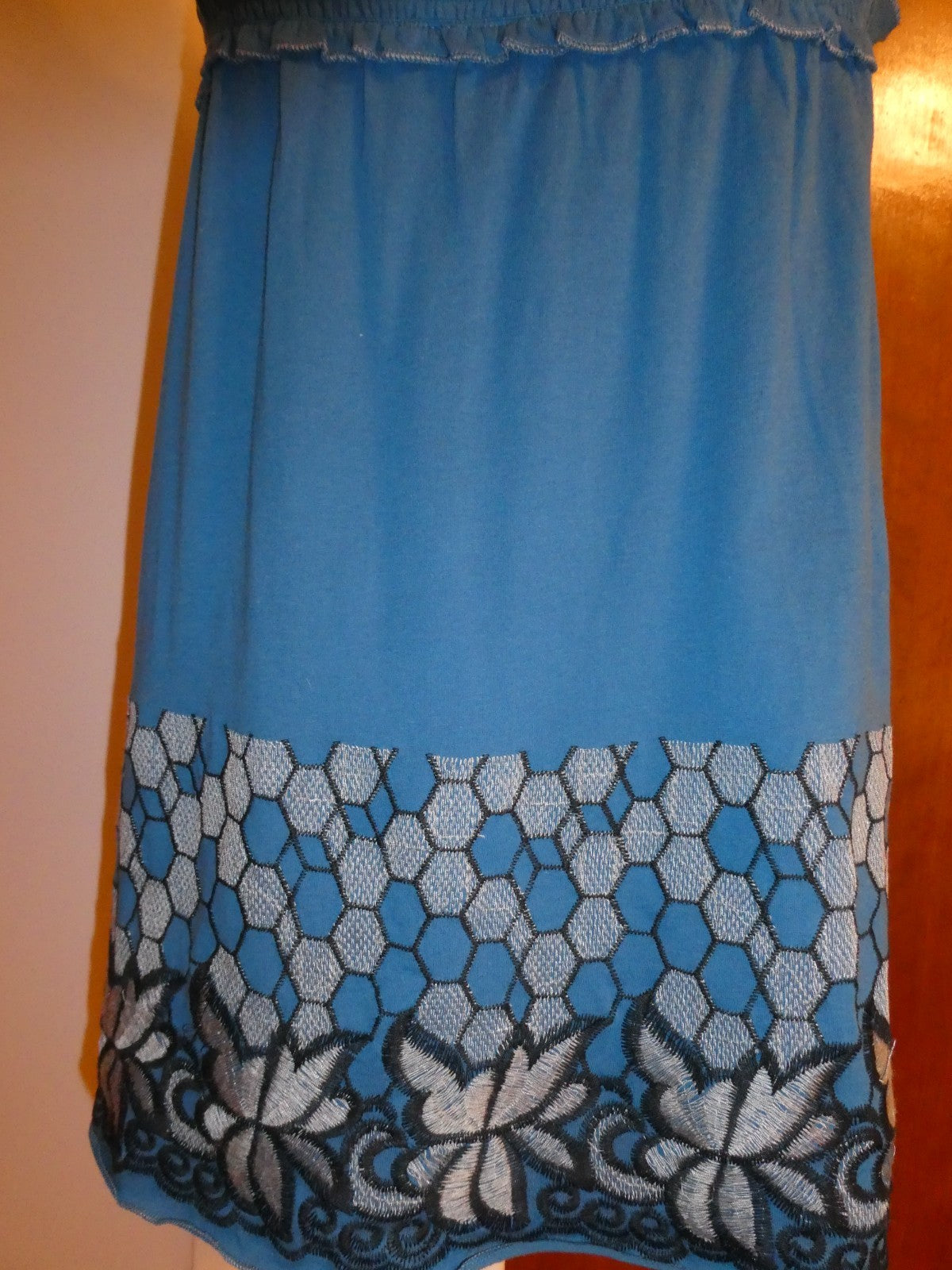 BCBGMAXAZRIA Women Top Celestial/Black/Wilddove Embroidered Hem Cotton Large