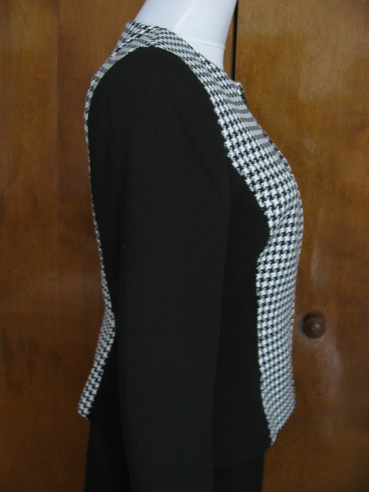 Tahari Asl women's Two Piece Peplum Skirt Suit Black white New