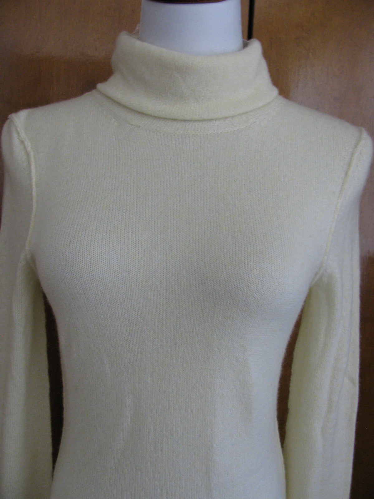 Aqua Women's Lemon Turtleneck Back Cashmere Detailed Sweater New