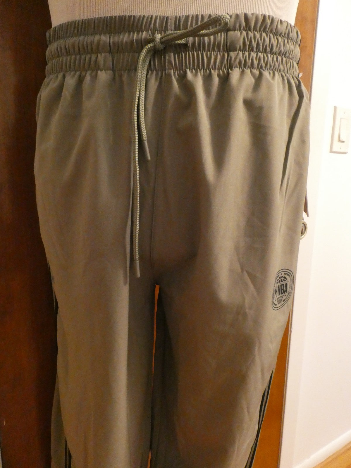 NBA Olive Green Walk Off Jogger Pants Men’s Large Athletic Track Pants Zip Hem