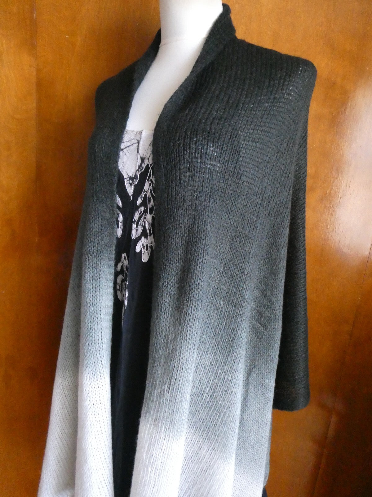Women's Cashmere Soft Gray/Black Large Scarf/Wrap 30” X77” From Italy
