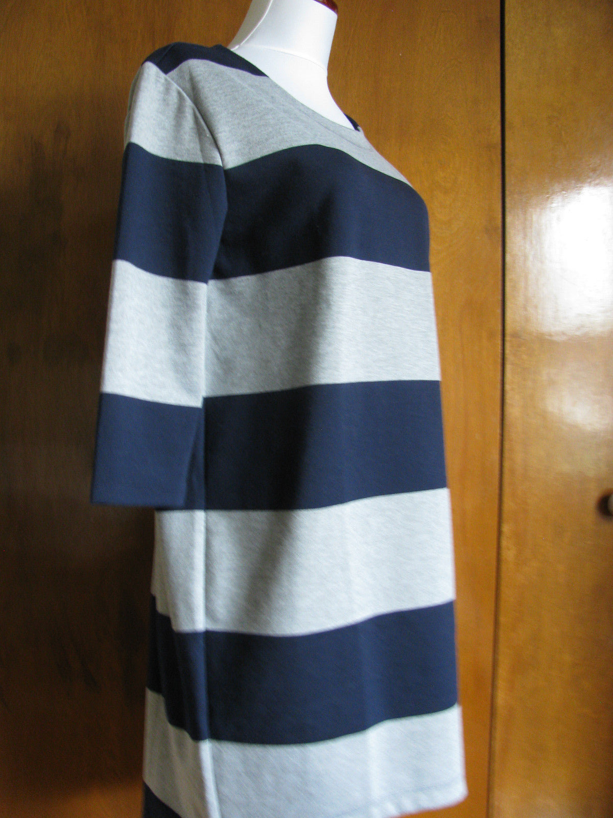 Gap women’s gray/navy dress size Small, Medium