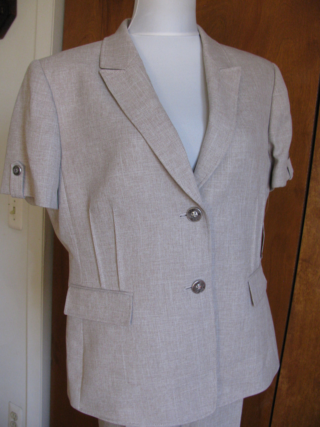 Tahari Asl Beige Women’s Beige Pant Suit Set Size 16P New