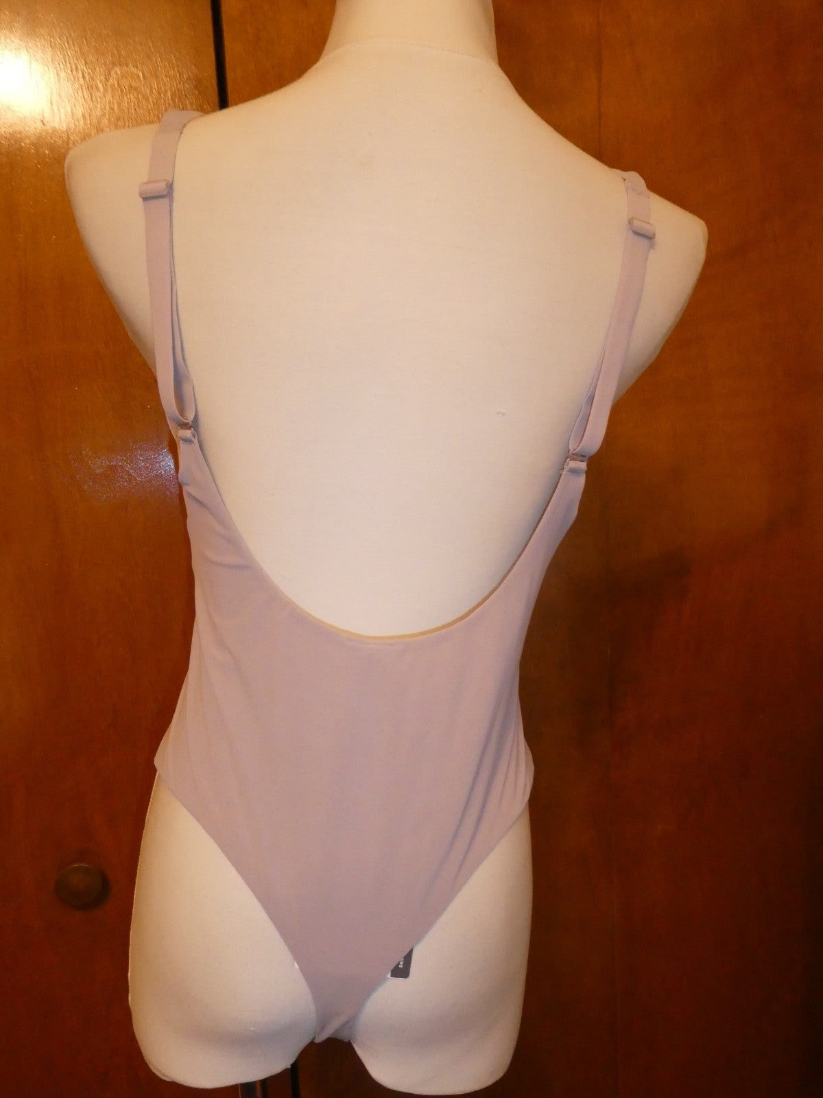 Lululemon women’s lilac low scoop back bodysuit adjustable straps Xlarge