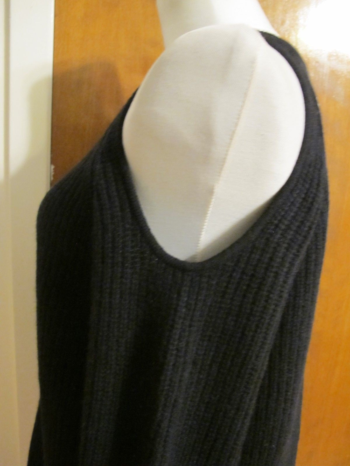 Bloomingdale Aqua Women's Black Cashmere Cold-Shoulder Detailed Sweater Medium