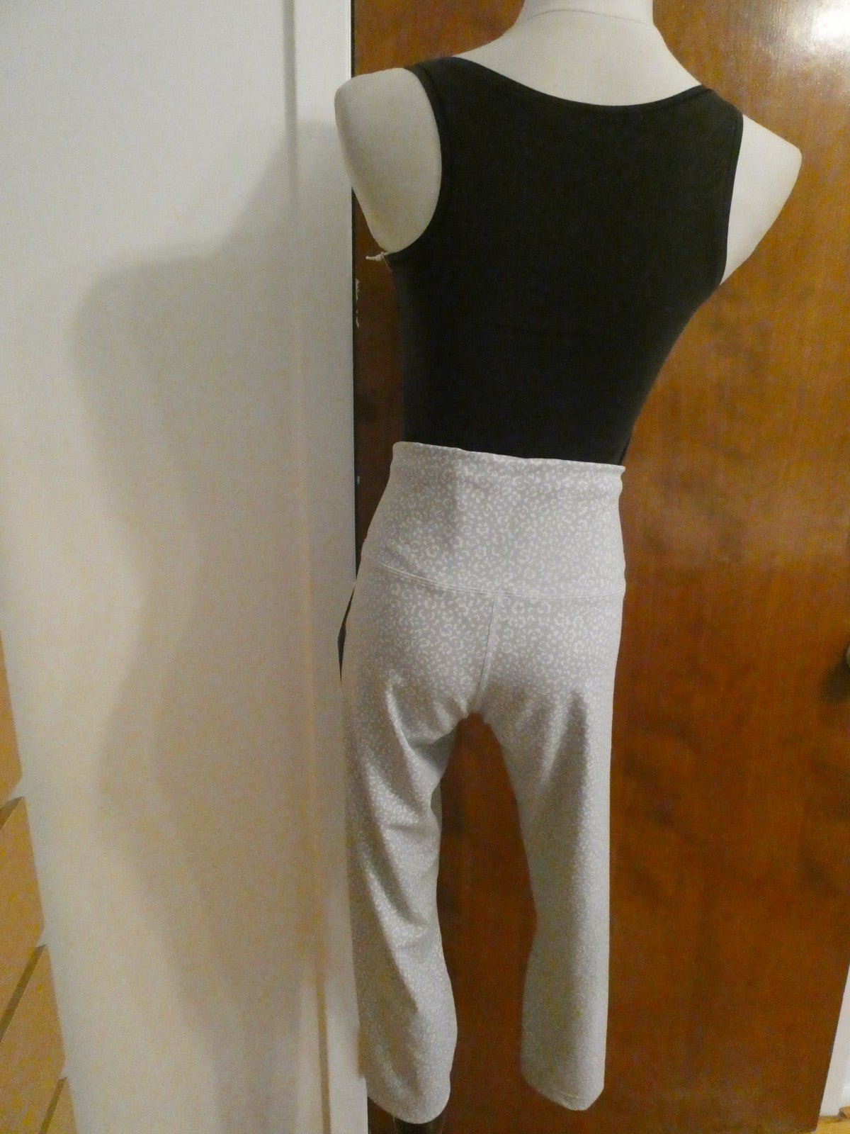 Lululemon Women Wunder Train High-Rise Crop 23" White/Gray Sz 14