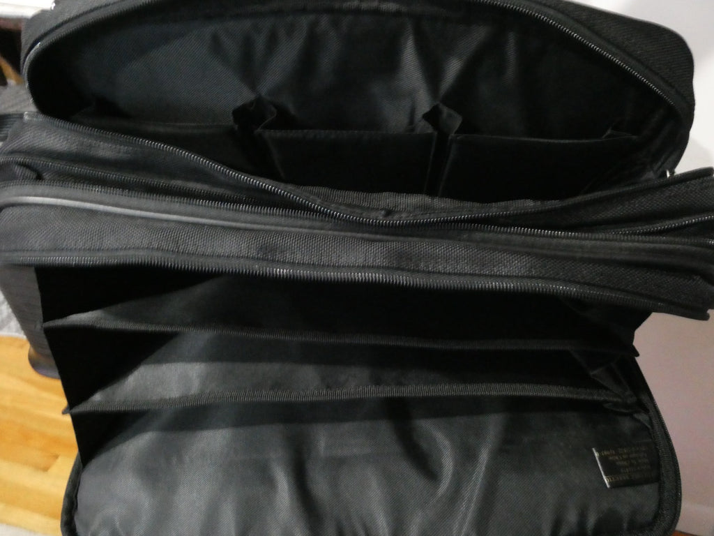 Kenneth Cole Reaction Black Expandable Laptop Messenger Bag Briefcase Crossbody