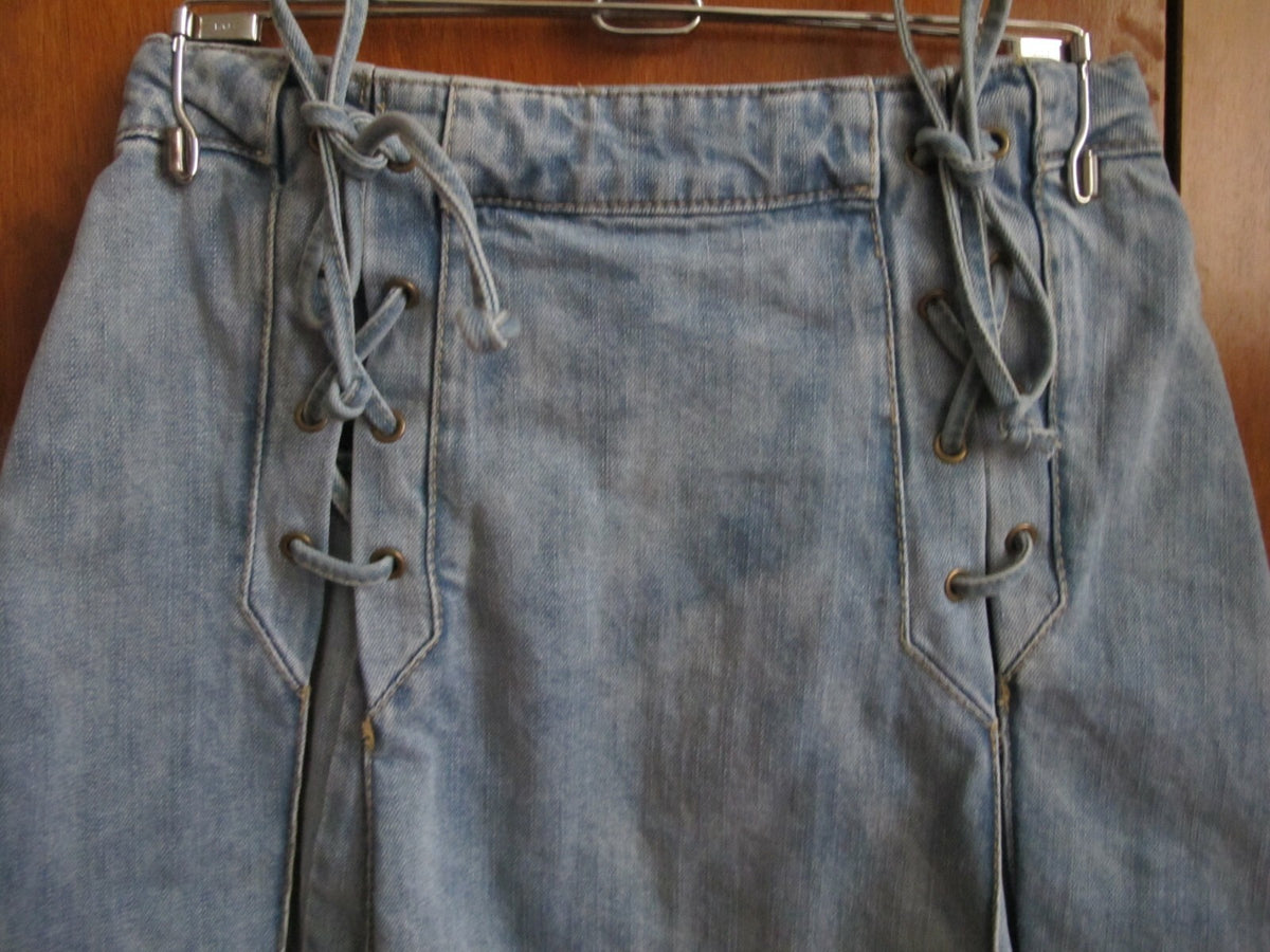 Free People Women’s Denim Detailed Blue Skirt Size 2