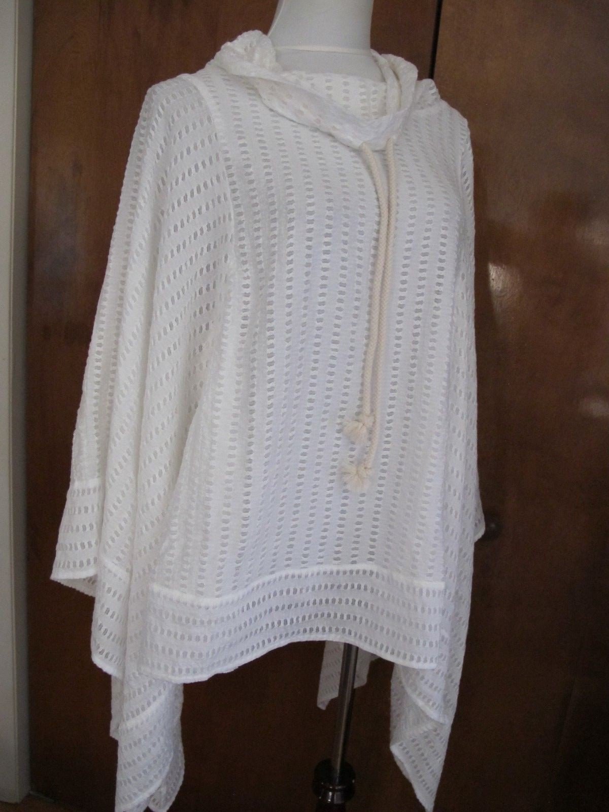 Anthropologie Lilka women’s White Ob Beach Poncho Fits All Size NWT