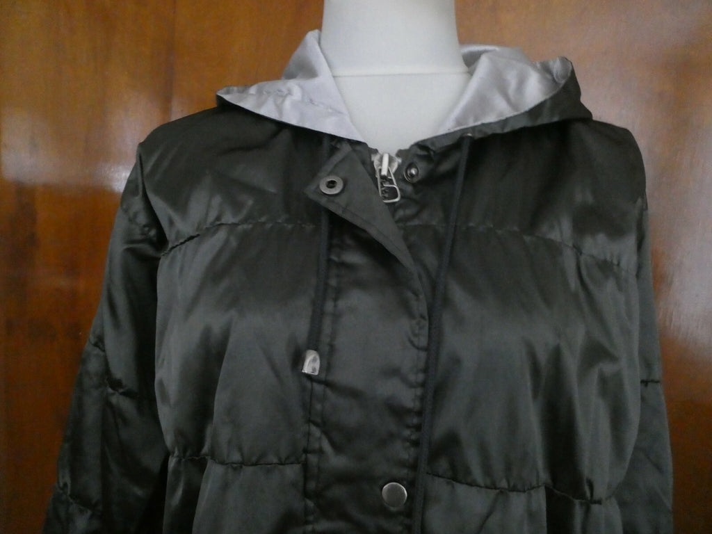 Lavon women's gray quilted puffer jacket coat hooded size Medium (fits Large)