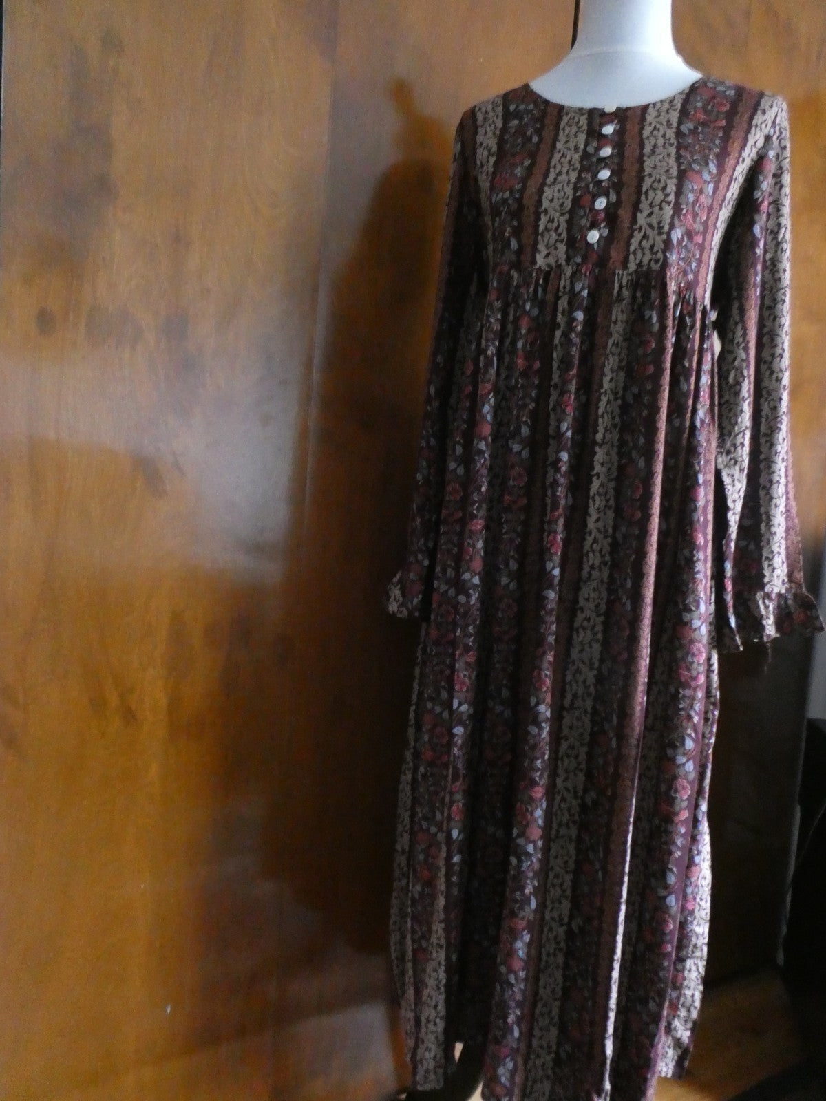 GUESS Jeans Boho Maxi Dress Brown Floral Long Sleeve Rayon Vintage Style Fits M