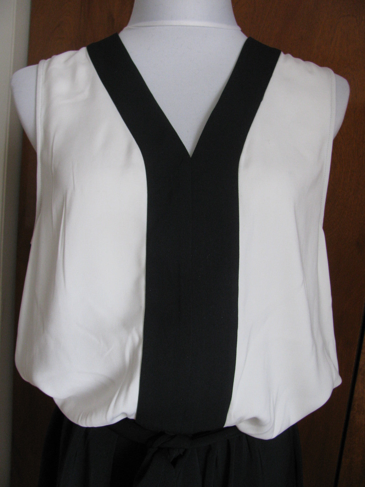 DKNY women's black/ivory gorgeous jumpsuit size Large NWT 