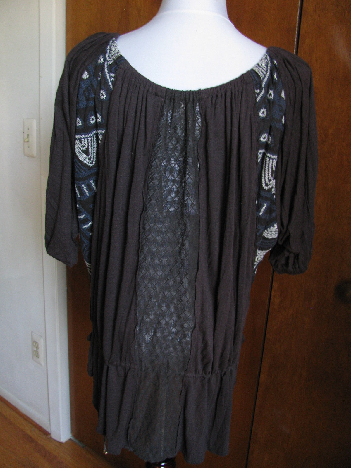 Free People women's dark gray embroidered top small fits medium 