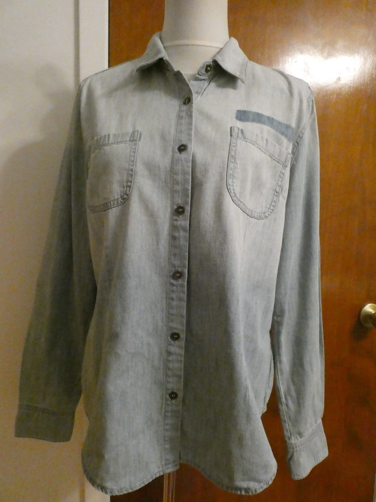 Xhilaration Women Denim Shirt XL 100% Cotton Light Wash Long Sleeve Button Front