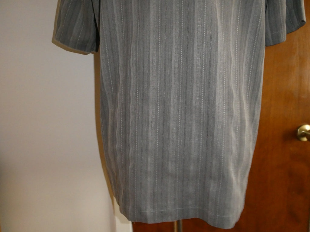 Tommy Bahama Men's Large 100% Silk Gray Striped Shirt Sleeve Button Front Shirt