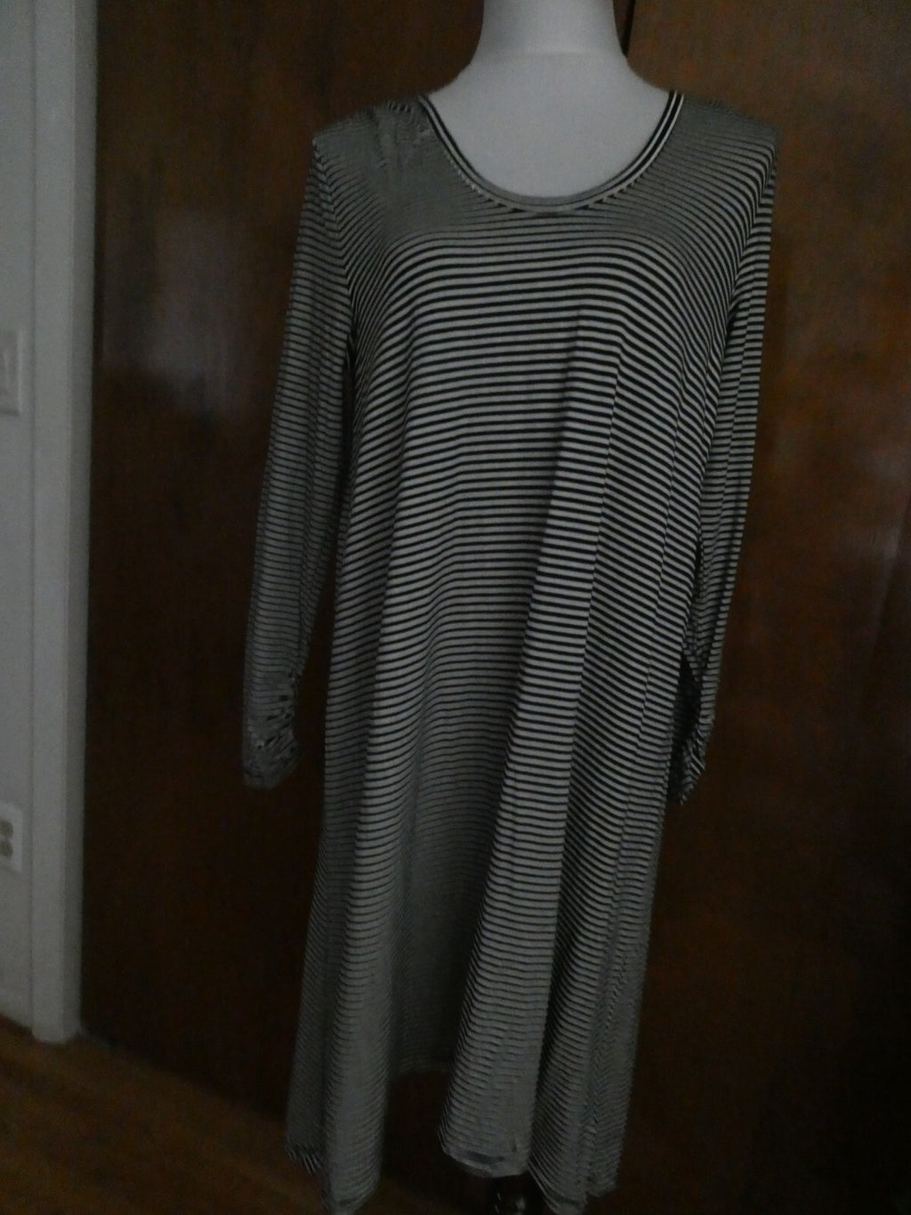 Gap Women's Black/White Stripped Rayon A-Line Long Sleeves Dress Large