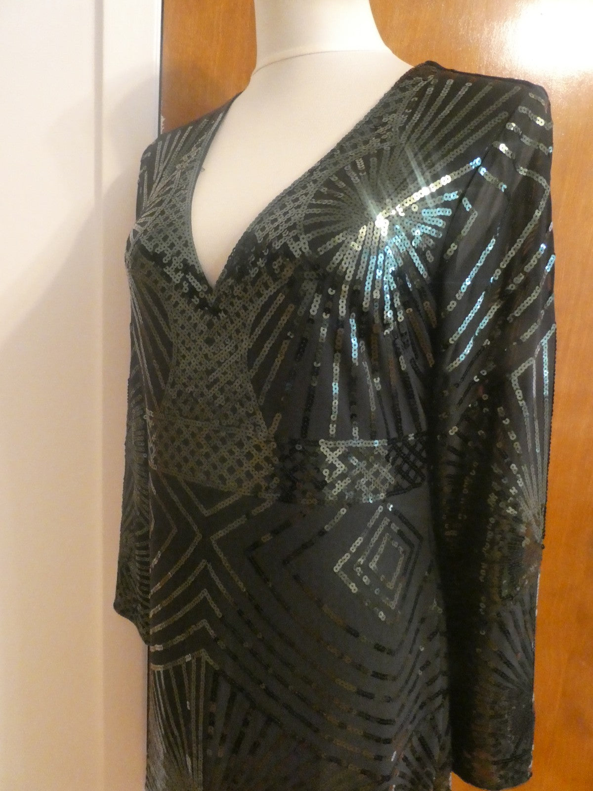 Misschen Women’s Black Evening Lined Sequined Long Sleeves Dress Size Large