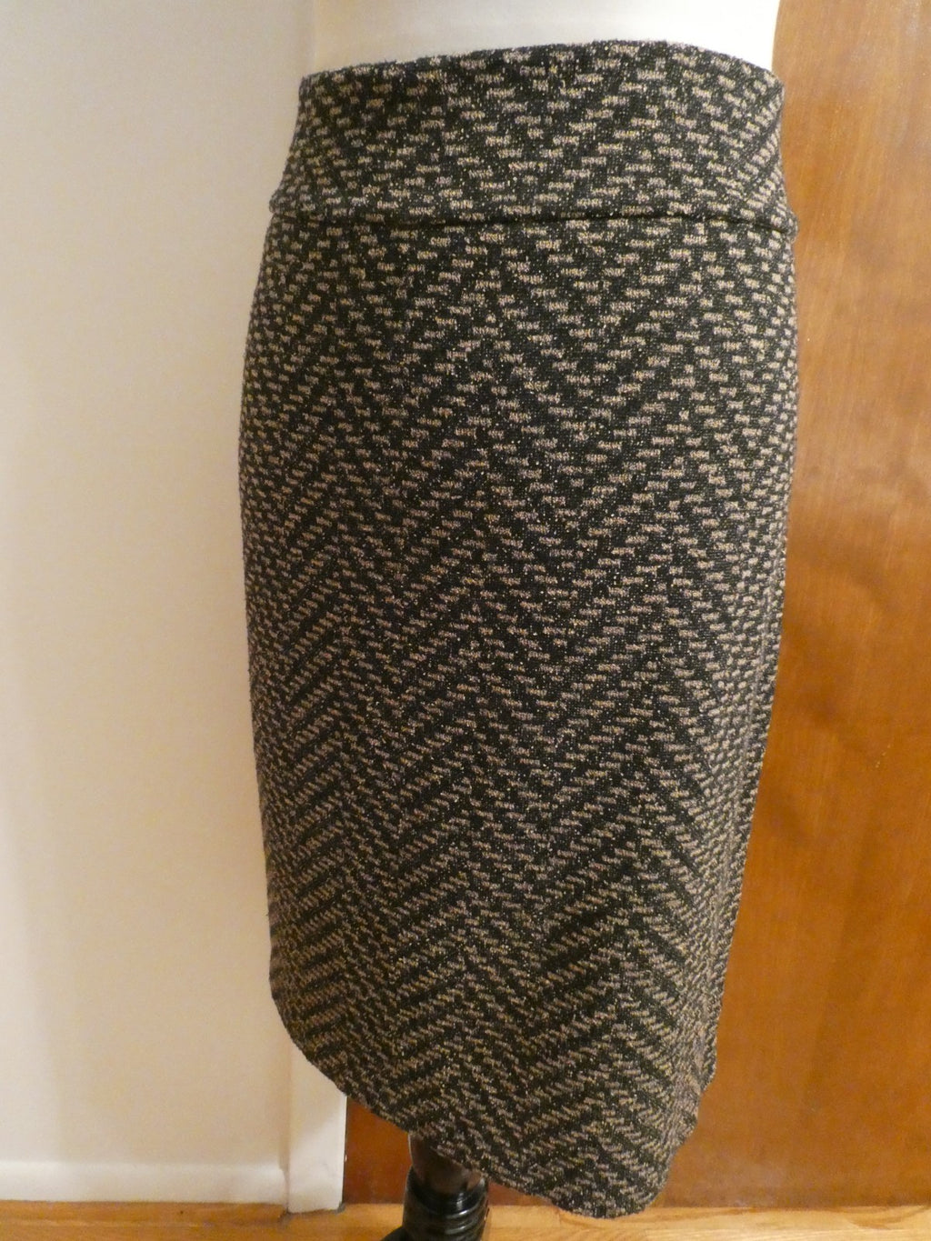 New York & Company woven pattern pencil classic and polished skirt Medium