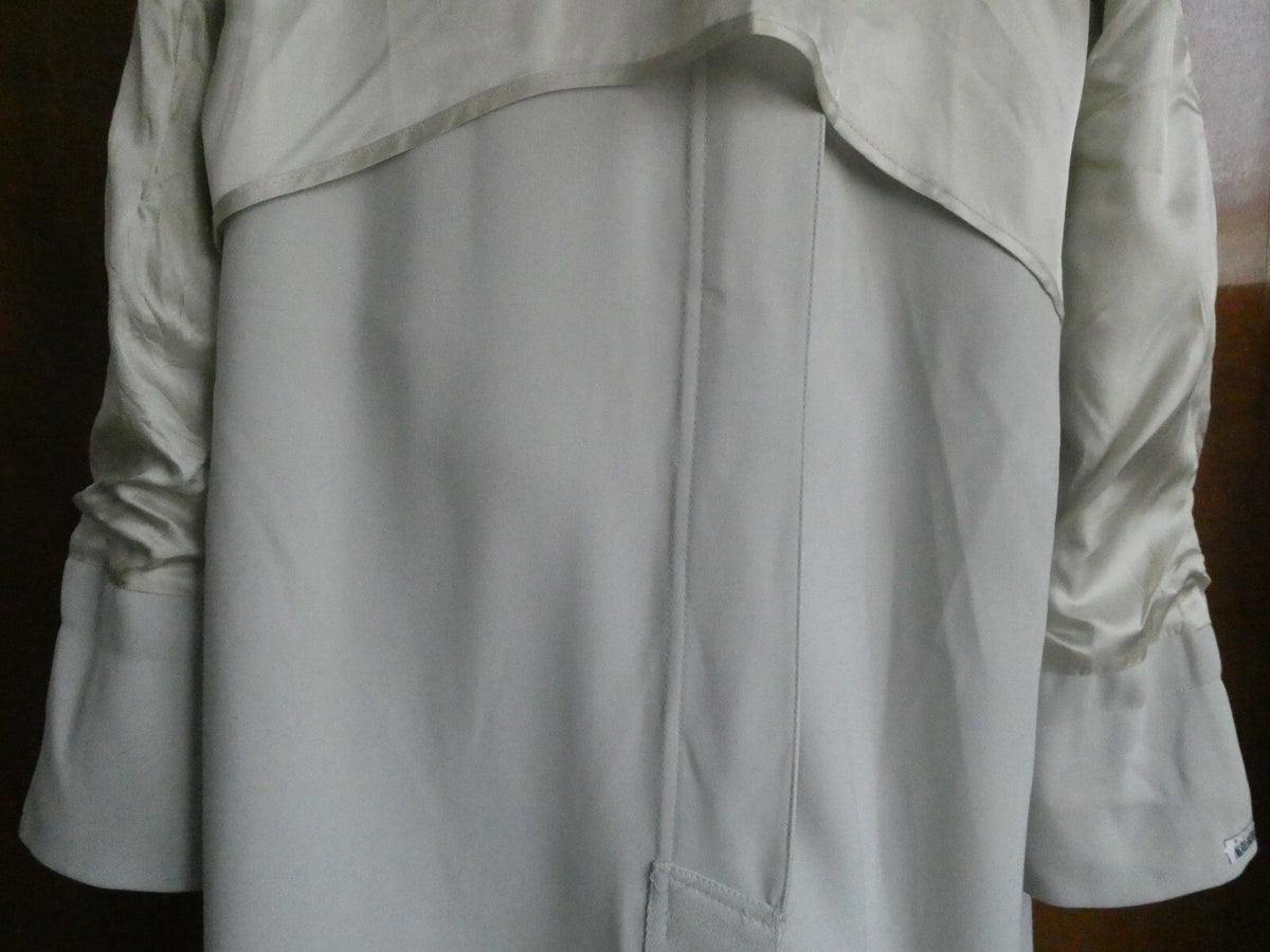 Holt Renfrew women' light gray 1/2 lined buttons belted long coat size 10 petite